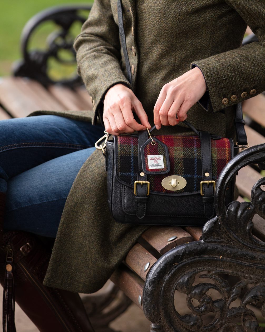 Real Leather Millport Medium Satchel Bag with Brass Twist Lock with Harris Tweed - Brown Leather & Green – Image 2 | Harris Tweed Scotland