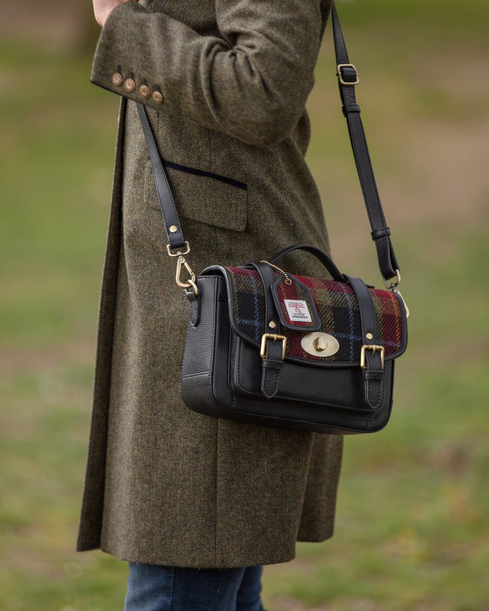 Real Leather Millport Medium Satchel Bag with Brass Twist Lock with Harris Tweed Tan Leather & Green Check – Image 4 | Harris Tweed Scotland