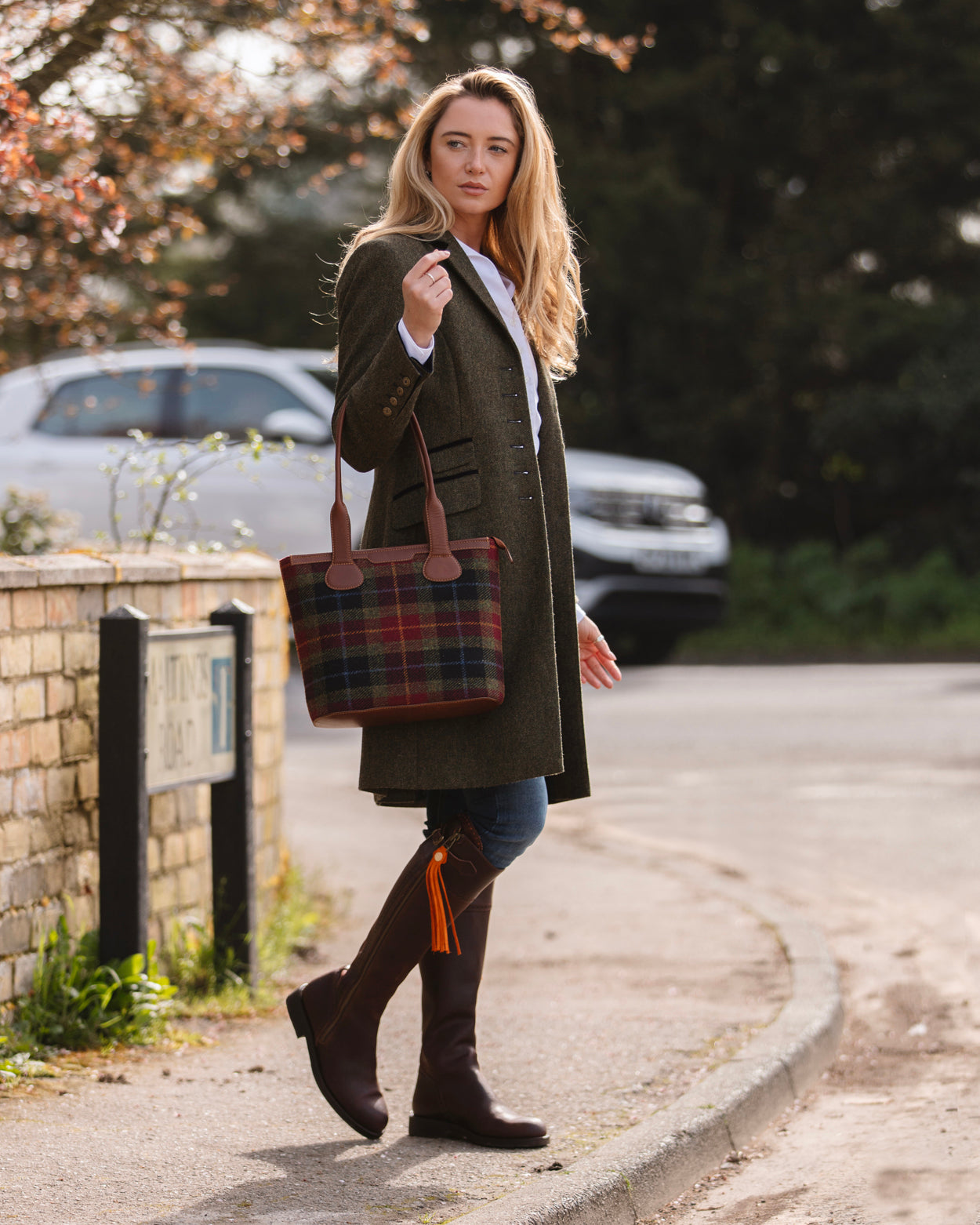 Harris Tweed & Genuine Leather Maidens Shoulder Bag Black Leather and White Houndstooth