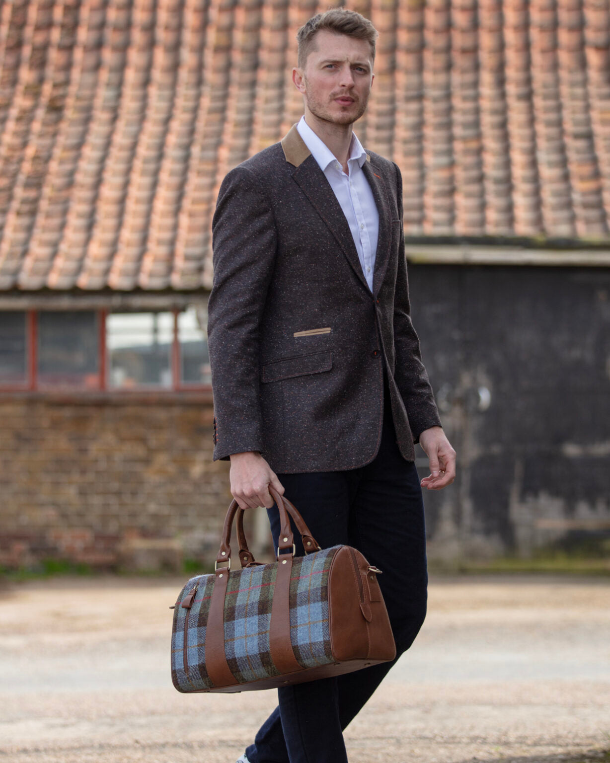 Real Leather Inverness Large Holdall Harris Tweed Black Leather & Black & Blue Watch – Image 3 | Harris Tweed Scotland