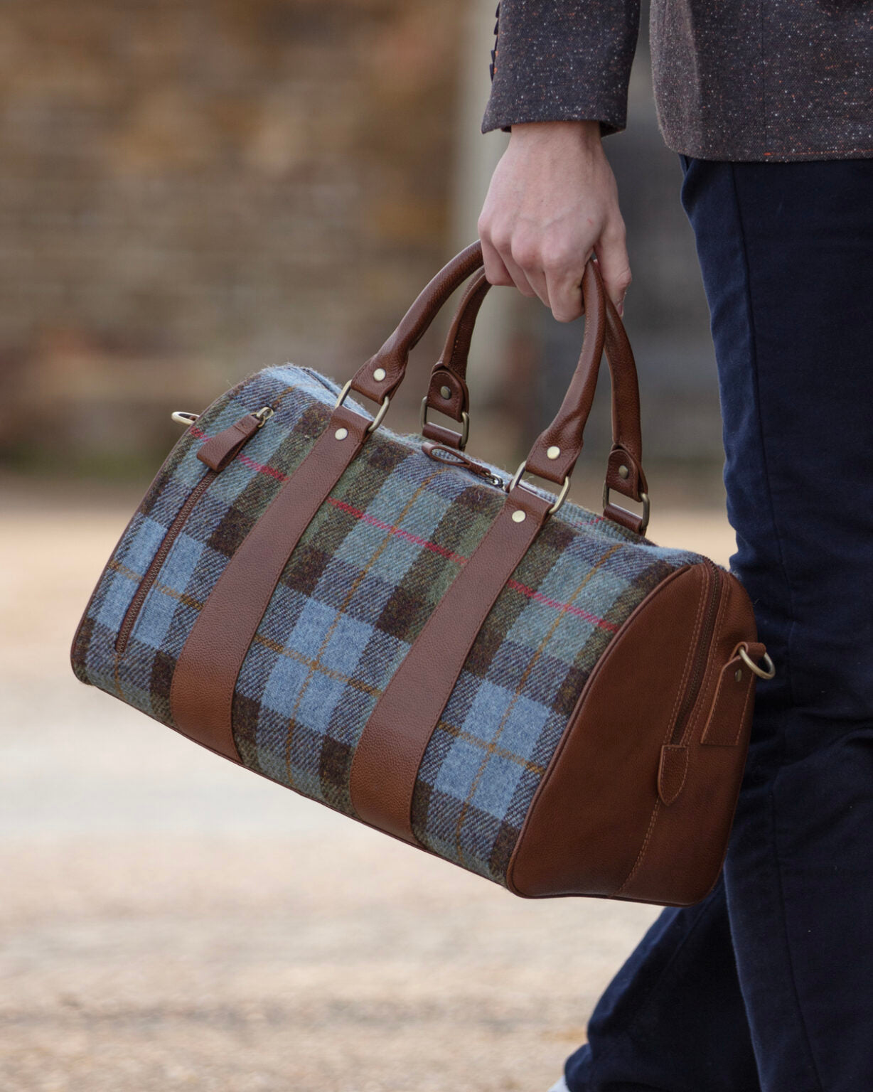 Real Leather Inverness Large Holdall Harris Tweed Brown Leather & Green Grey – Image 2 | Harris Tweed Scotland