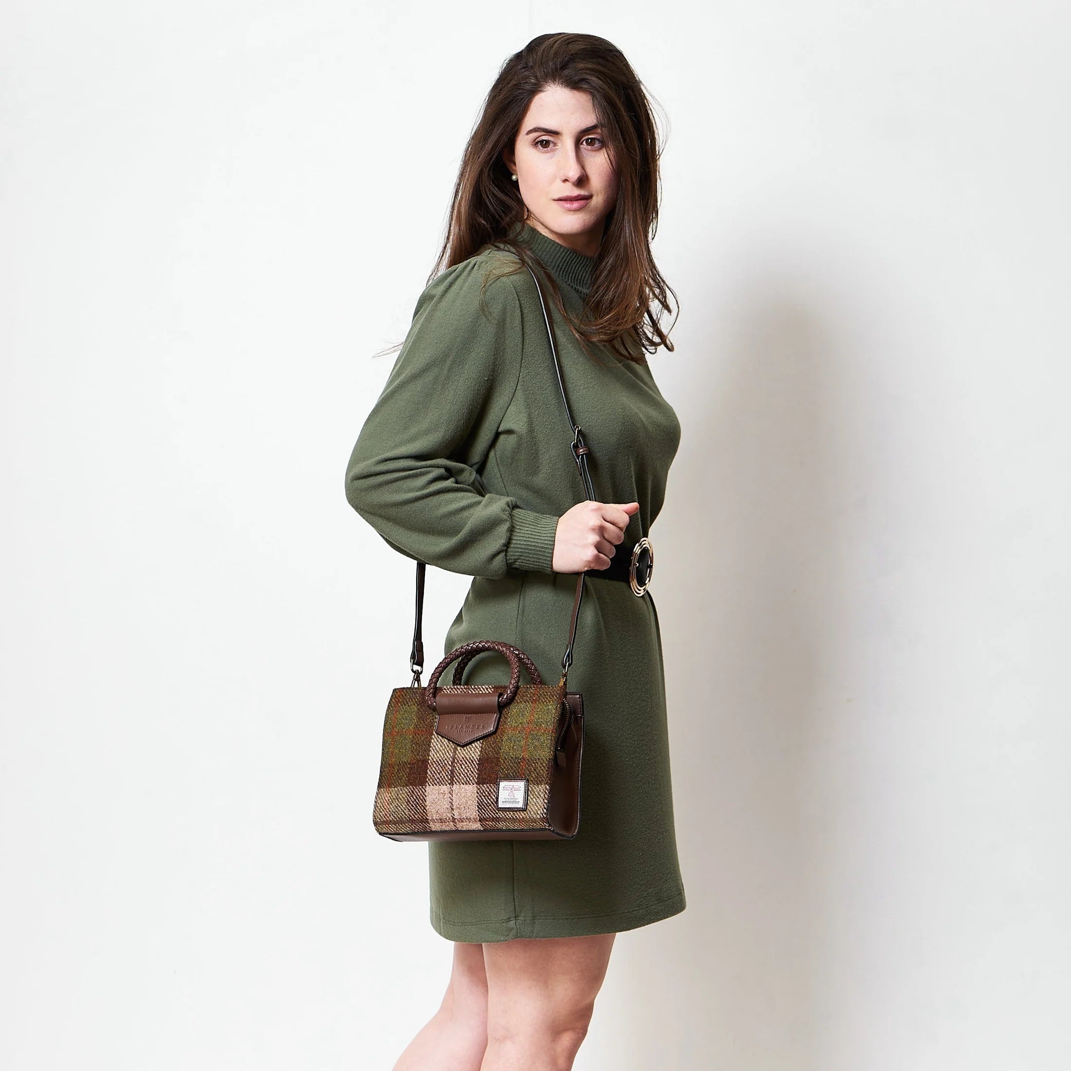 Islander Arran Tote Bag with Harris Tweed - Black Herringbone – Image 3 | Harris Tweed Scotland