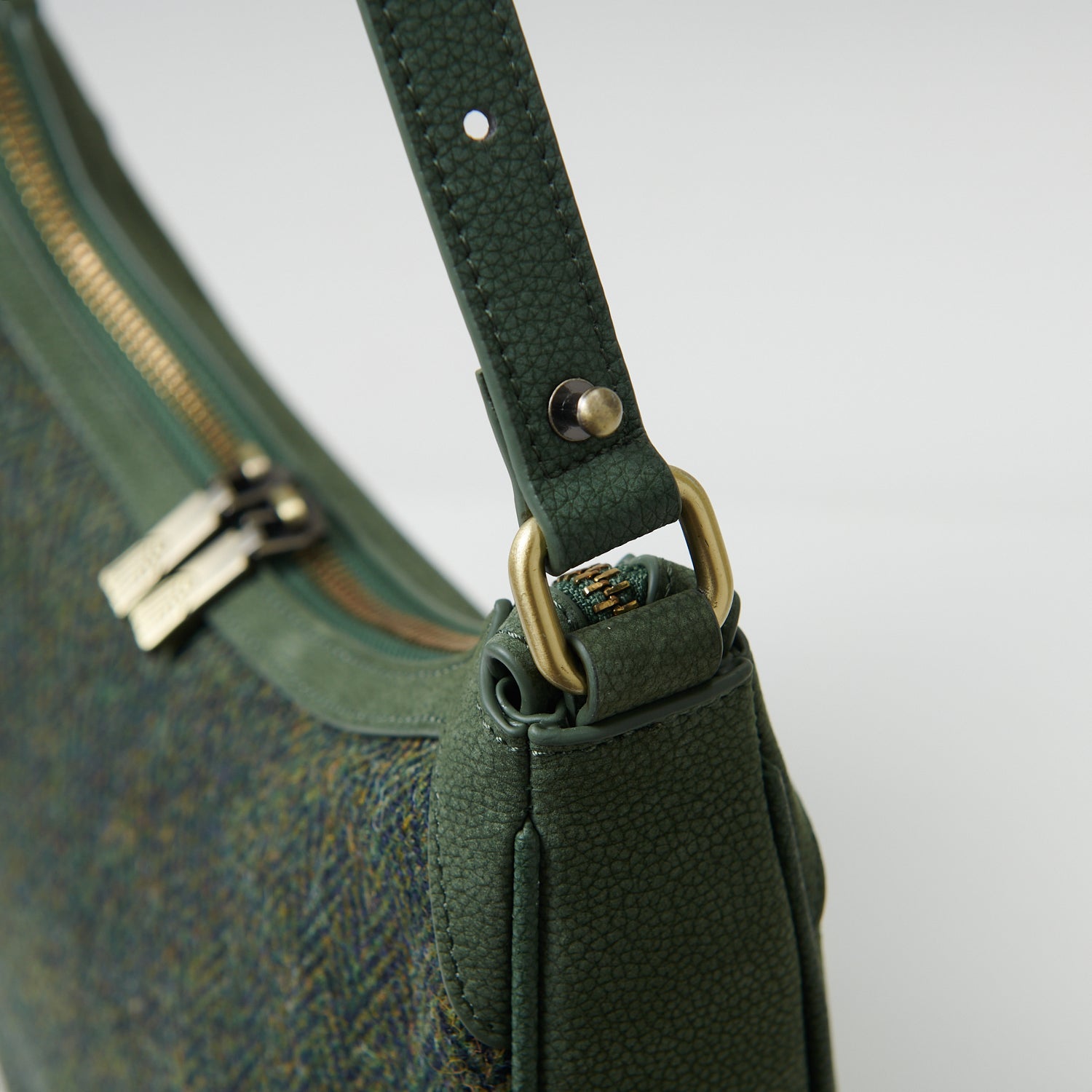 Islander Ellon Genuine Leather with Harris Tweed Shoulder Bag in Dark Green Herringbone – Image 2 | Harris Tweed Scotland