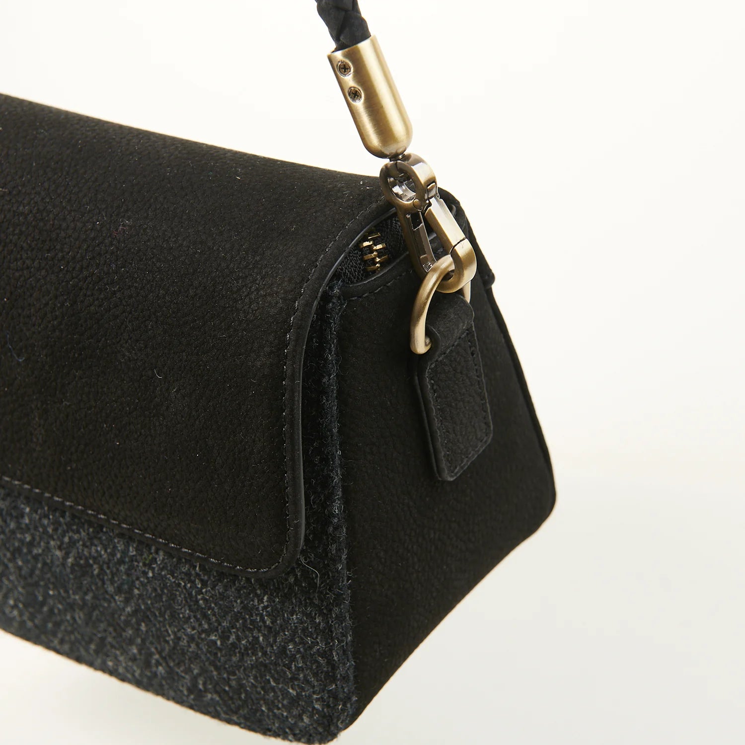 Islander Leather Caithness Clutch Bag Harris Tweed Scotland Black Herringbone – Image 4 | Harris Tweed Scotland