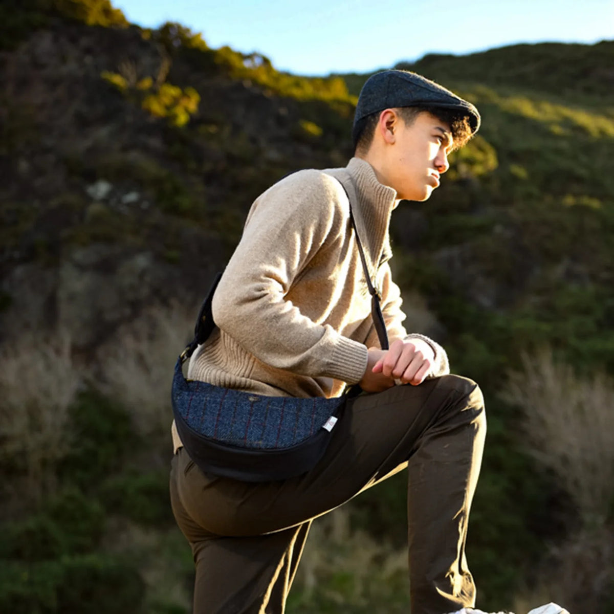 Islander Luna Bag with Detachable Card Wallet in Harris Tweed (Black & Grey Herringbone)