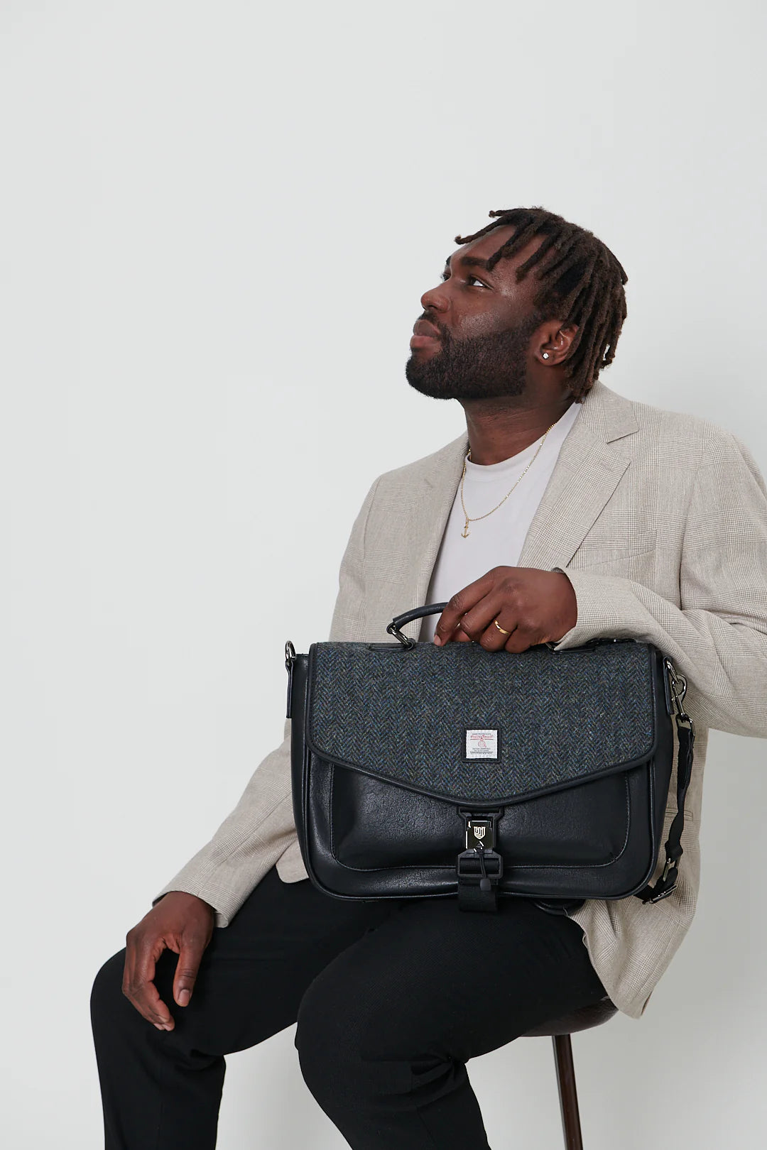 Islander Laptop Bag in Harris Tweed Black and Grey Herringbone – Image 5 | Harris Tweed Scotland
