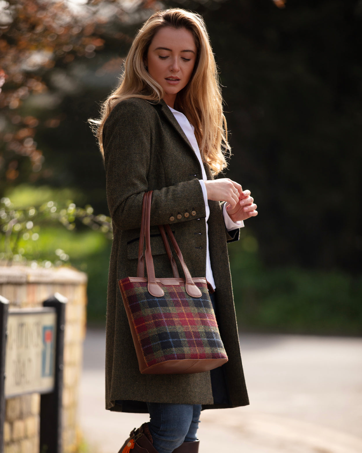 Harris Tweed & Genuine Leather Maidens Shoulder Bag Black Leather and White Houndstooth