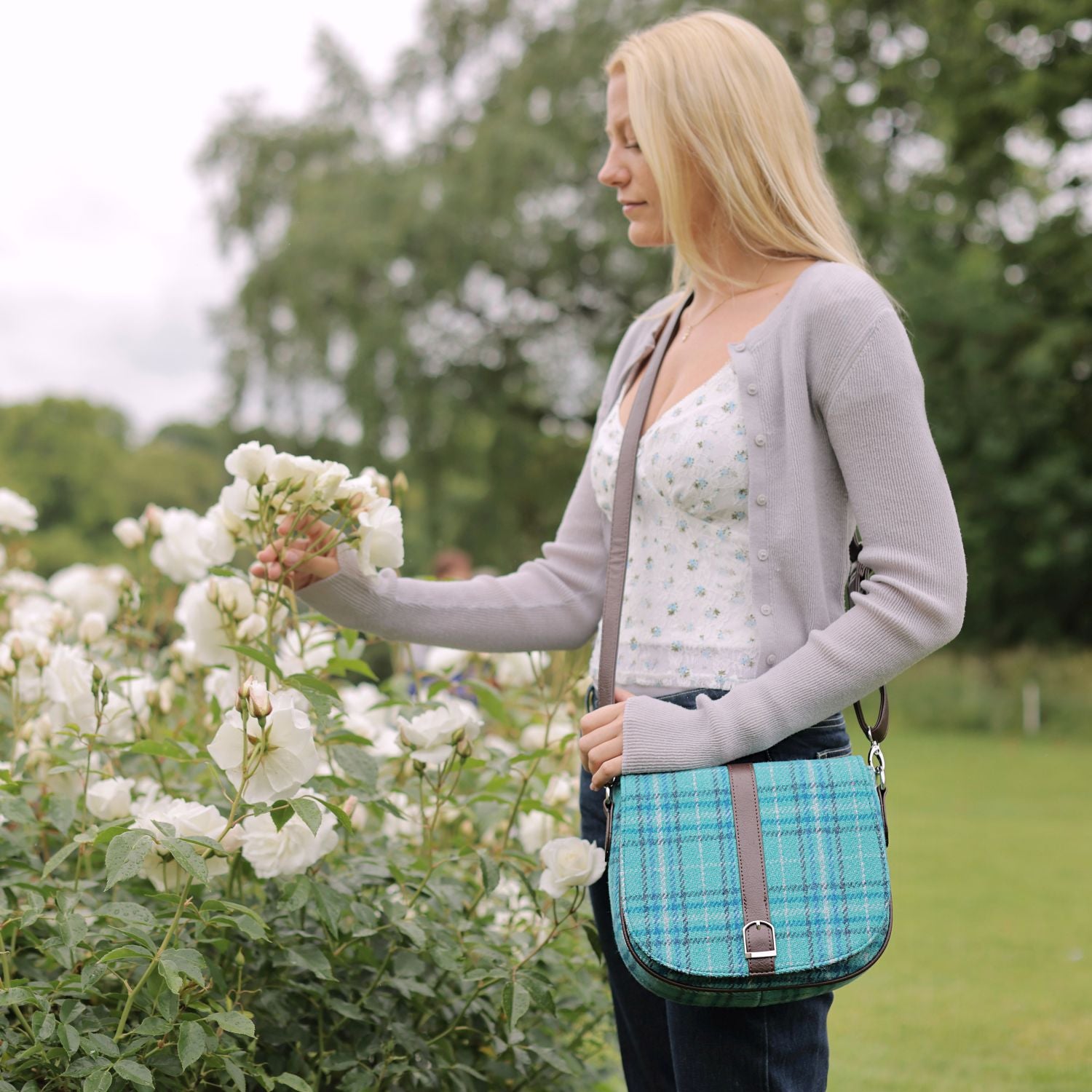 Beauly Classic Shoulder Handbag with Harris Tweed (Purple & Navy Blue Check)